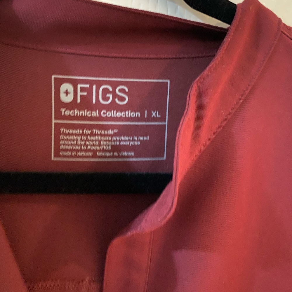 Figs scrub top